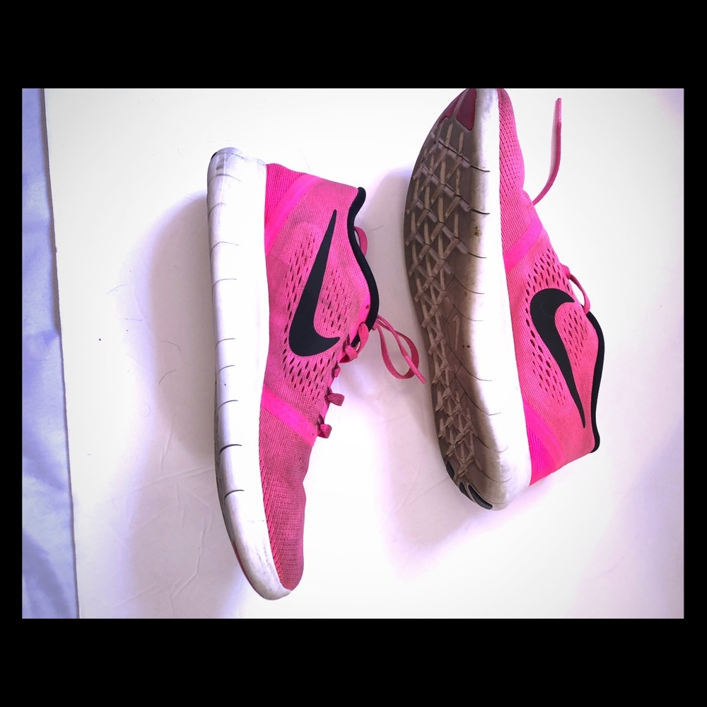 Pink and Black Nike W size 7.5 walk/run shoes